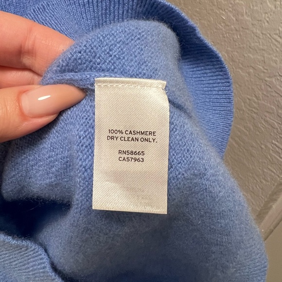 Nordstrom Women's Light Blue V-Neck Cashmere-Blend Sweater - Picture 4 of 4